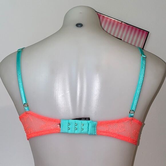 NEW VICTORIA SECRET UNLINED BRA - Picture 2 of 3